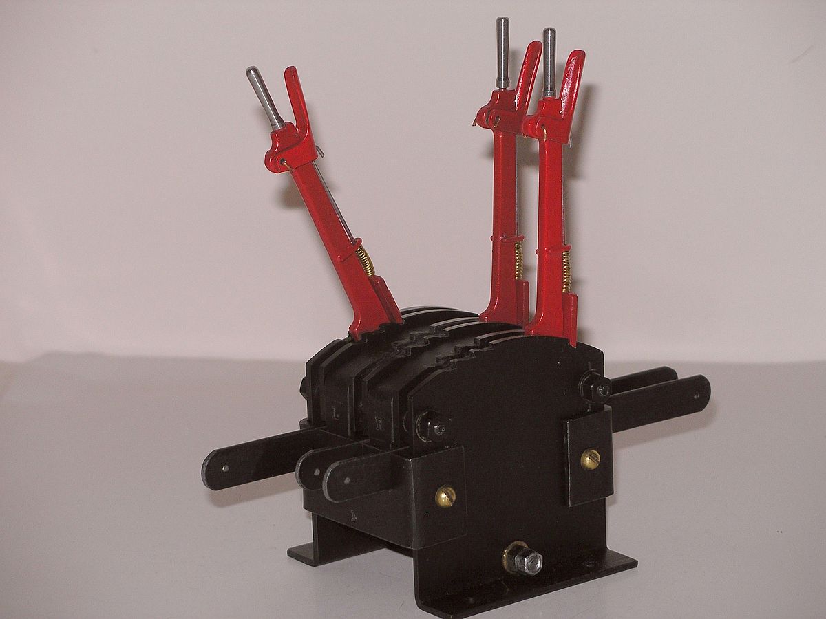 Lever Frame 8.JPG