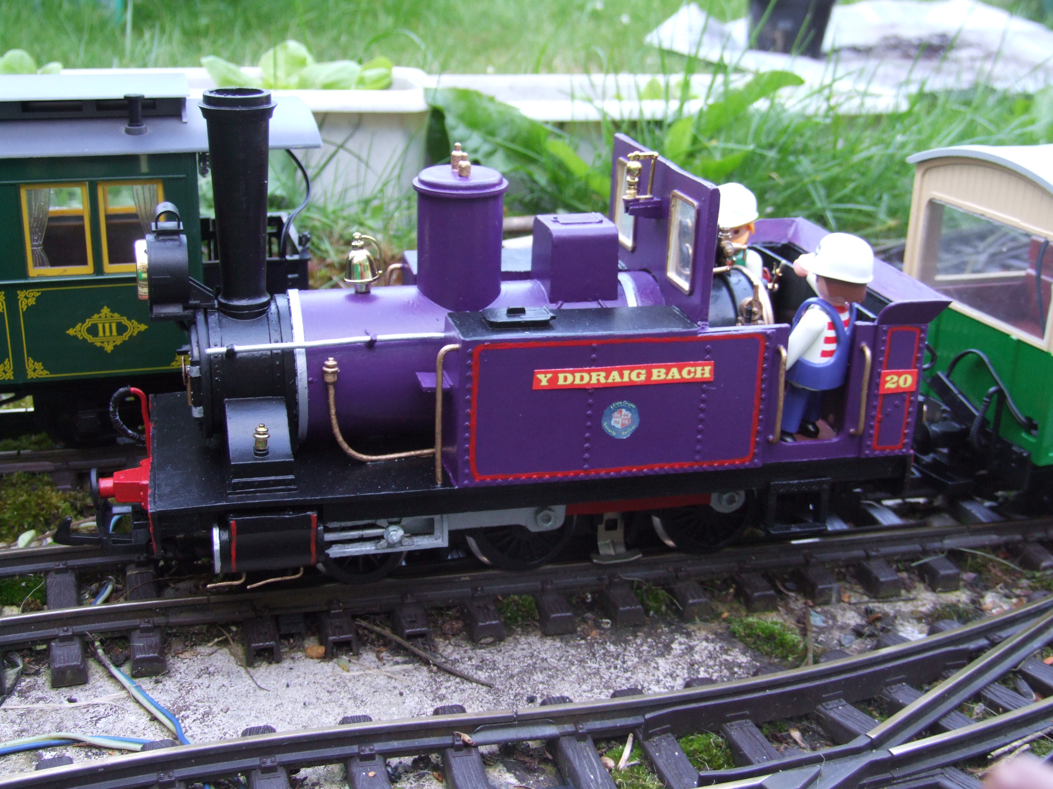2008_1217Gardenrail090020.JPG