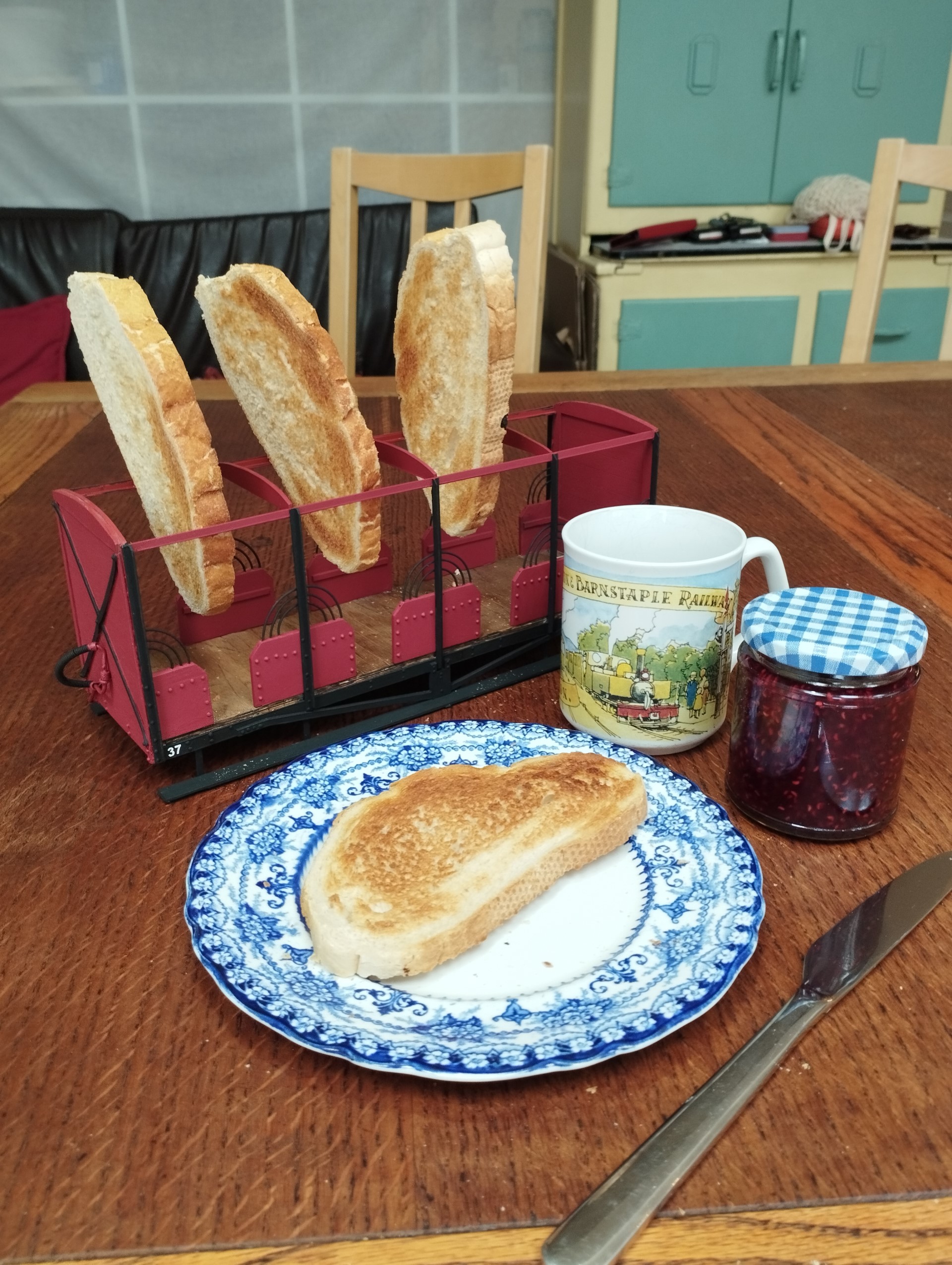 Toastrack with toast.jpg