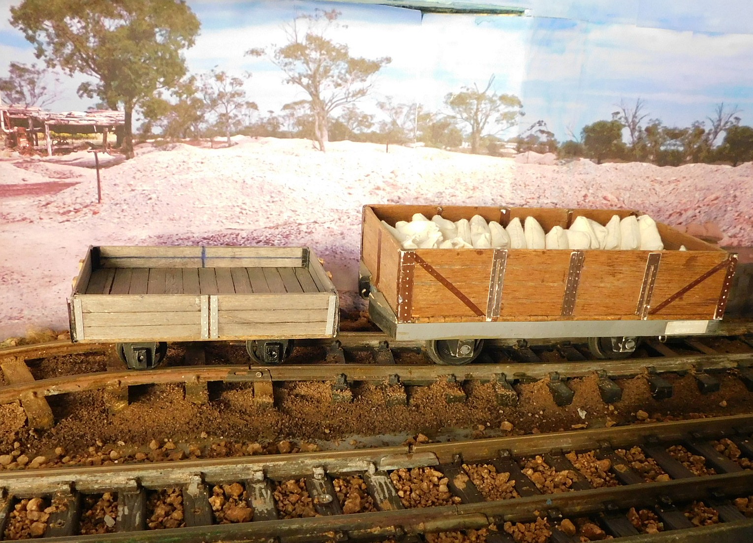 flat wagons compare.JPG